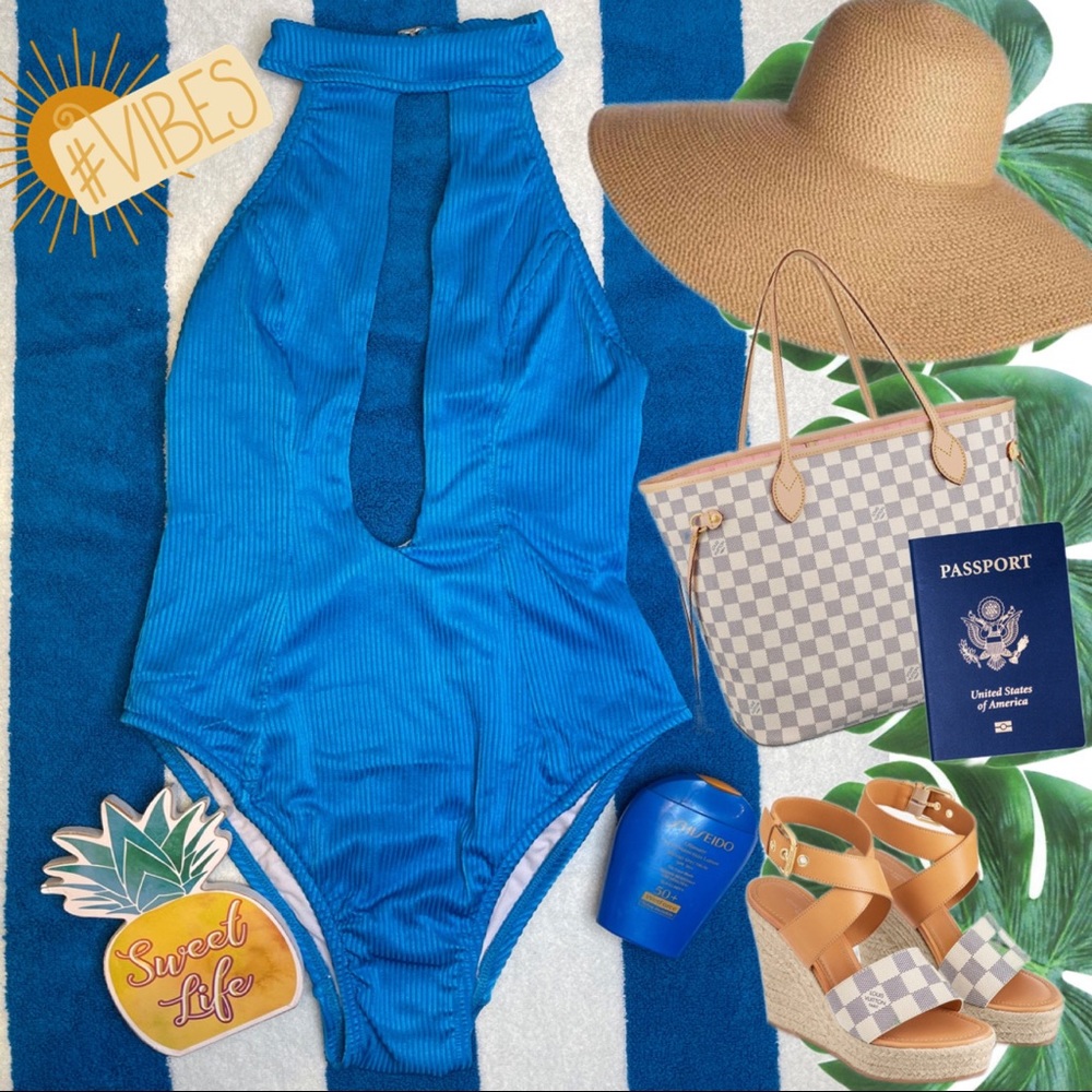 🆕Venus Sexy Chic Deep Plunging One Piece Swimsuit w/ Cheeky Bottom